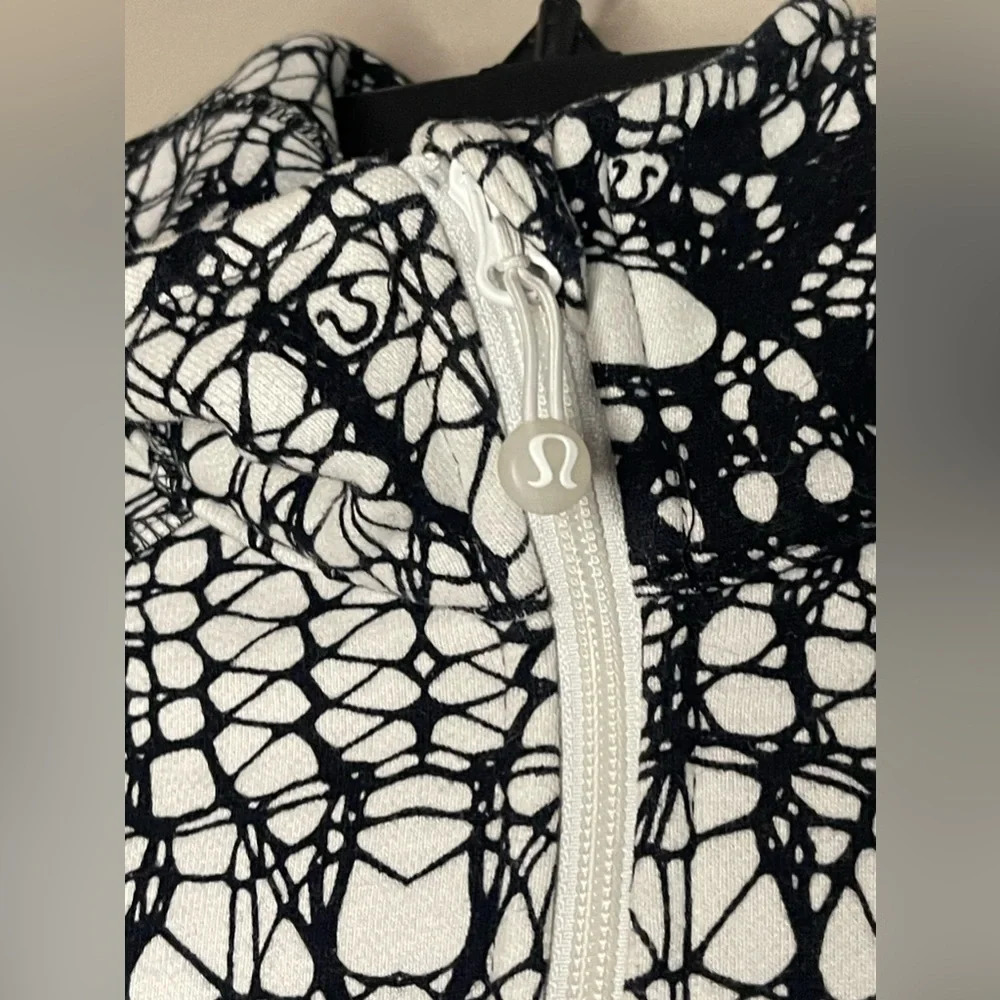 Lululemon Scuba Hoodie Full Zip White Black Glacier Lace Size 8 EUC limited edt - Picture 7 of 10